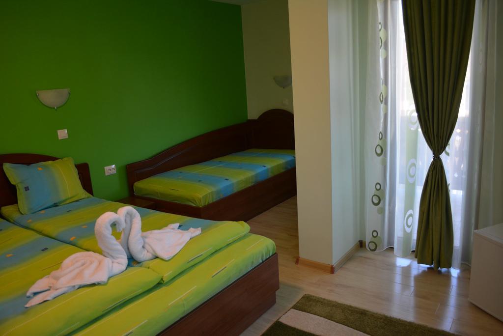 Guest House H Dzhogolanov Koprivștița Exterior foto