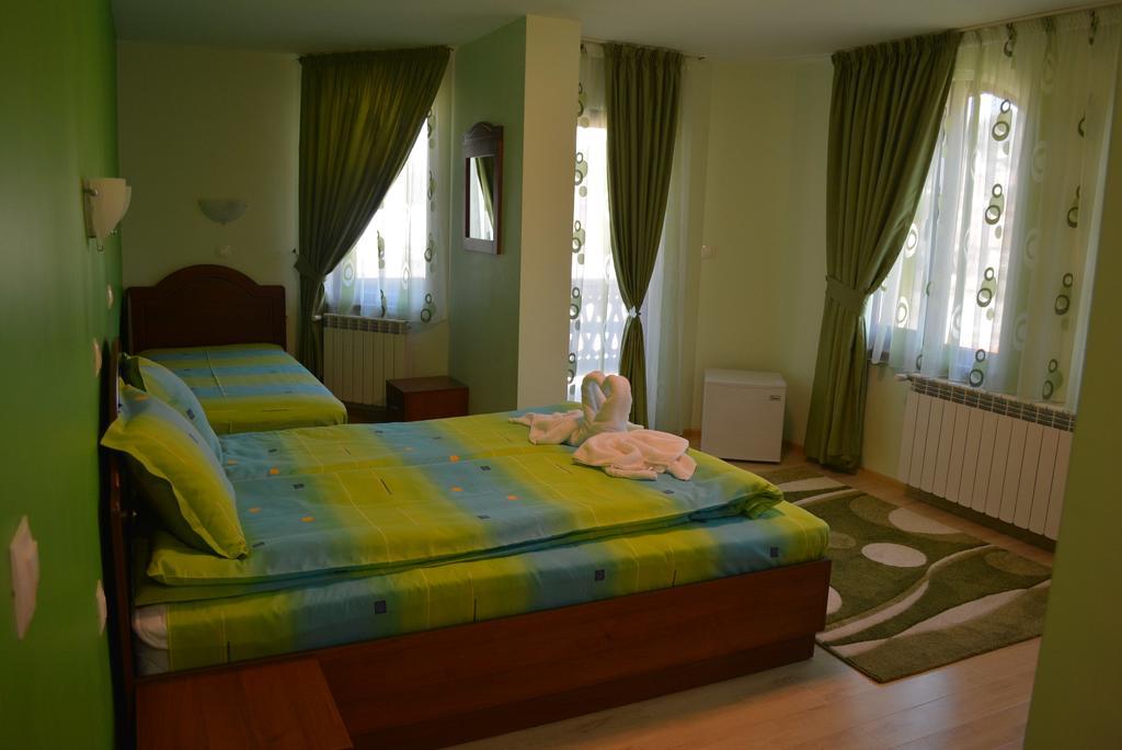 Guest House H Dzhogolanov Koprivștița Exterior foto