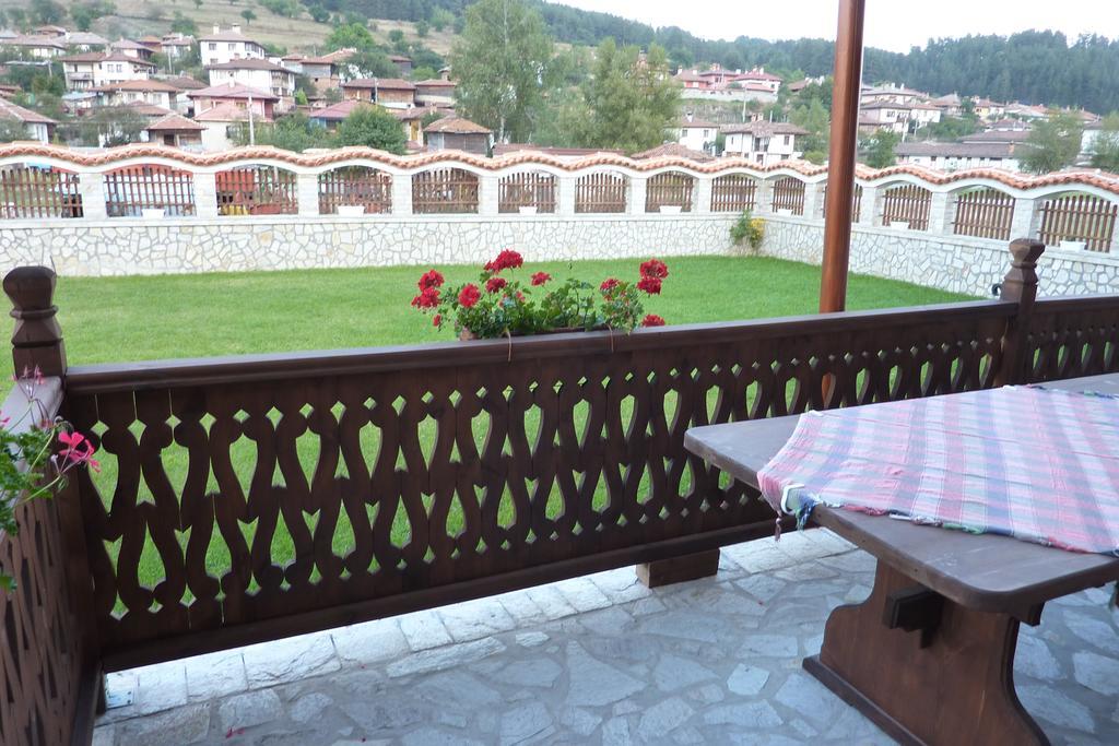 Guest House H Dzhogolanov Koprivștița Exterior foto