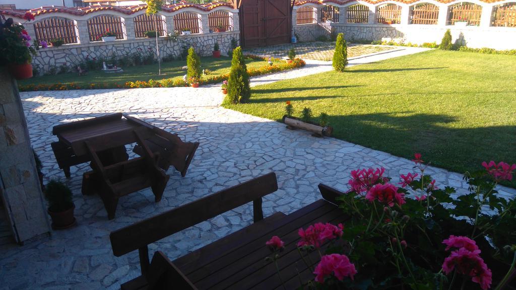 Guest House H Dzhogolanov Koprivștița Exterior foto