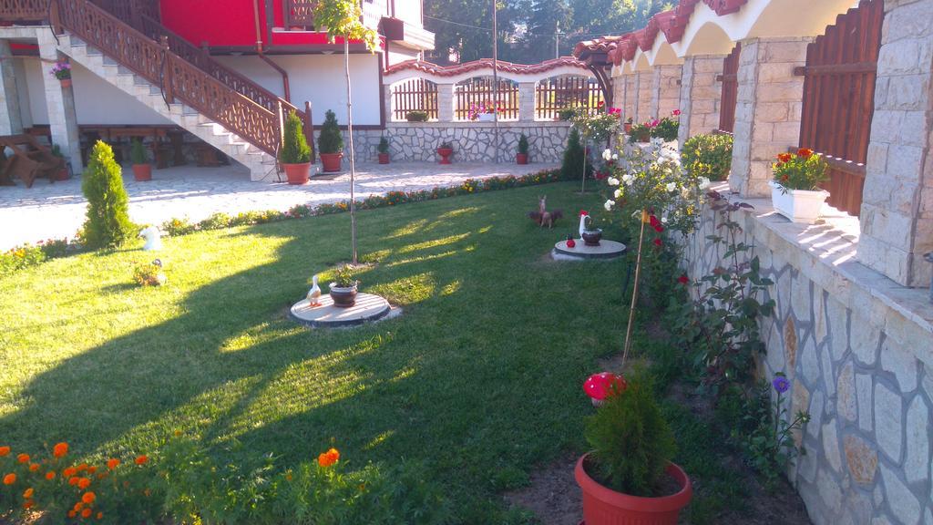 Guest House H Dzhogolanov Koprivștița Exterior foto