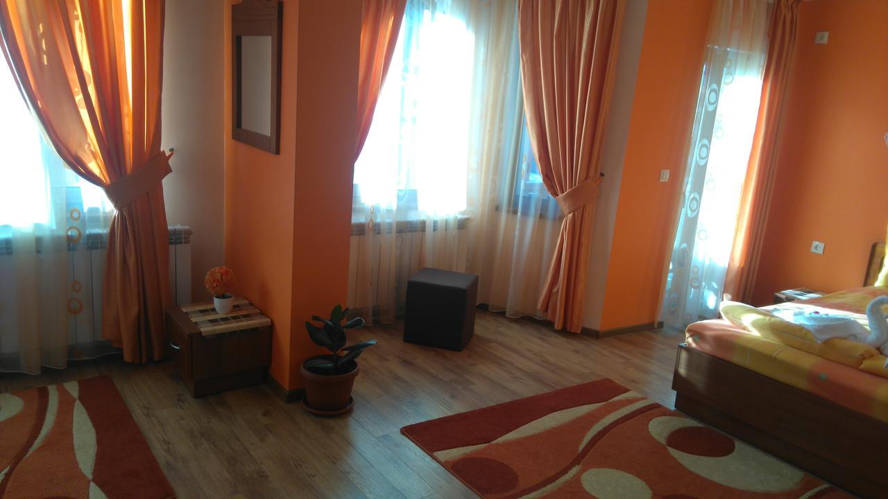 Guest House H Dzhogolanov Koprivștița Exterior foto