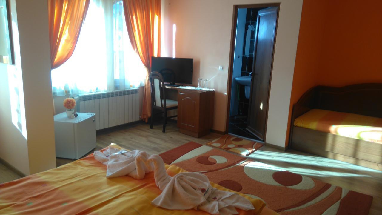 Guest House H Dzhogolanov Koprivștița Exterior foto